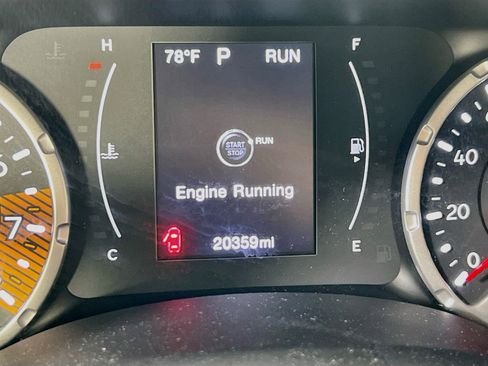Used 2023 Jeep Renegade Latitude AWD/4WD image 12