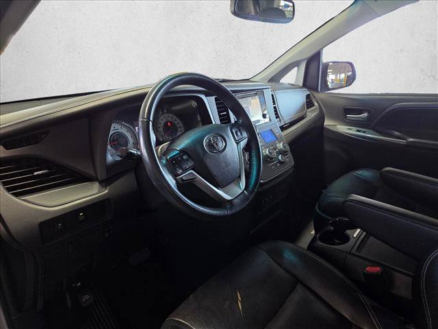 Used 2017 Toyota Sienna SE Premium FWD image 10