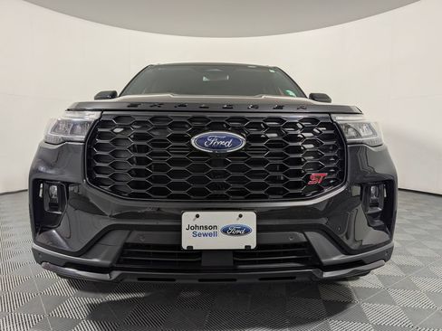 Certified 2025 Ford Explorer ST AWD/4WD image 3