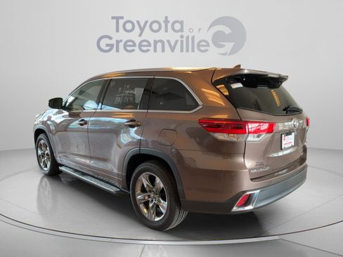 Used 2019 Toyota Highlander Limited Platinum FWD image 4