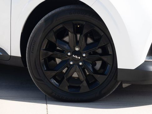 Used 2023 Kia Carnival SX Prestige FWD image 8