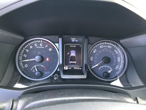 Certified 2022 Toyota Tacoma TRD Off-Road w/ TRD Premium Off Road Package image 19