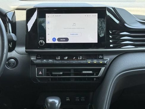 Used 2025 Toyota Camry SE FWD image 17