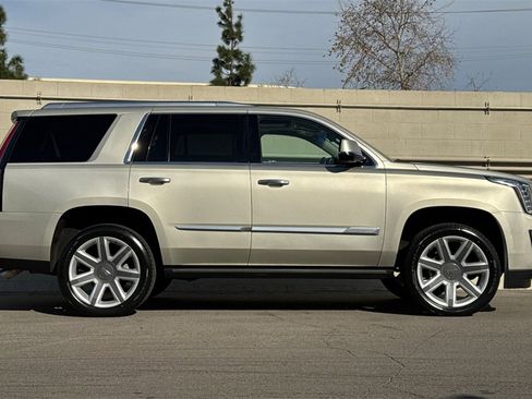 Used 2016 Cadillac Escalade Premium image 6