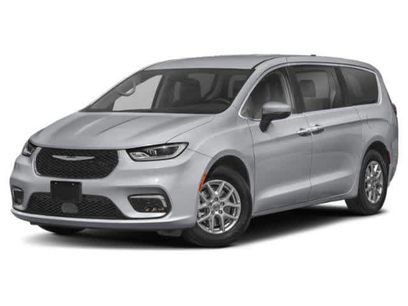 Used 2024 Chrysler Pacifica Touring-L