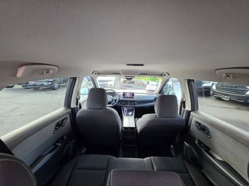 Used 2023 Nissan Rogue S image 12