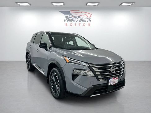 Used 2024 Nissan Rogue Platinum w/ Platinum Premium Package AWD/4WD image 3