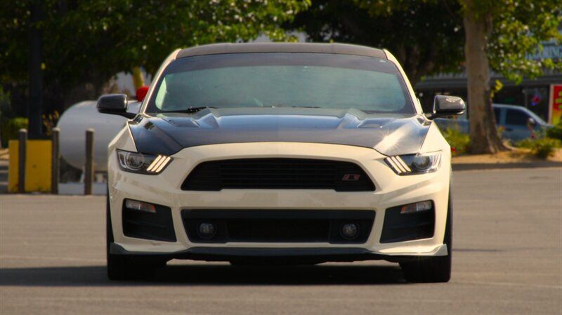 Used 2017 Ford Mustang GT Premium w/ GT Performance Package RWD image 2