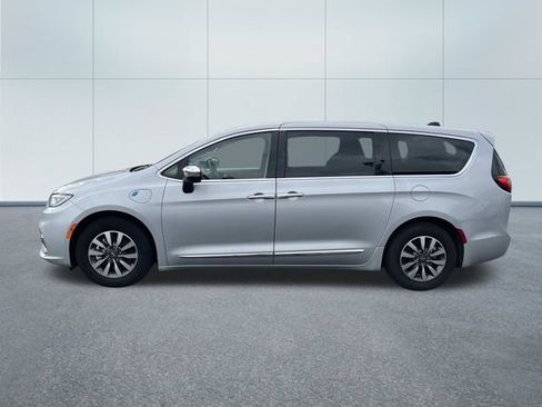 Used 2023 Chrysler Pacifica Limited FWD image 10
