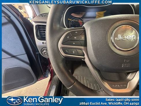 Used 2019 Jeep Cherokee Limited AWD/4WD image 14