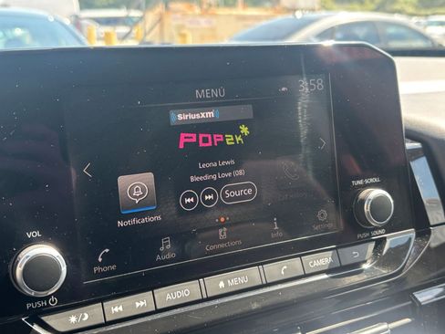 Used 2025 Nissan Pathfinder SV FWD image 20
