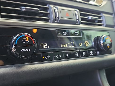 Used 2024 Nissan Pathfinder S image 28