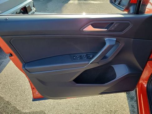 Used 2019 Volkswagen Tiguan SE w/ Panoramic Sunroof Package FWD image 14