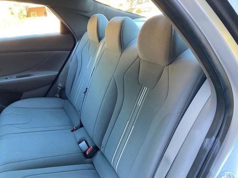 Used 2021 Hyundai Elantra SEL FWD image 37