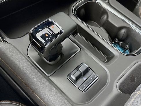 Used 2024 GMC Sierra 1500 AT4 w/ Technology Package image 17