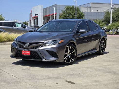 Used 2018 Toyota Camry SE w/ Audio Package FWD image 1