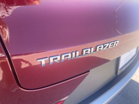 Used 2025 Chevrolet TrailBlazer LT FWD image 12