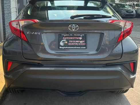 Used 2018 Toyota C-HR XLE FWD image 4