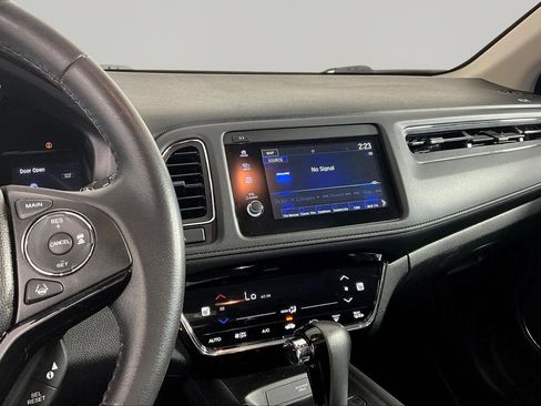 Used 2019 Honda HR-V Touring image 9