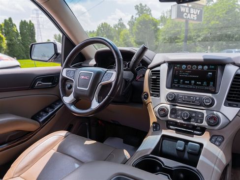 Used 2020 GMC Yukon XL SLT w/ Premium Edition AWD/4WD image 31