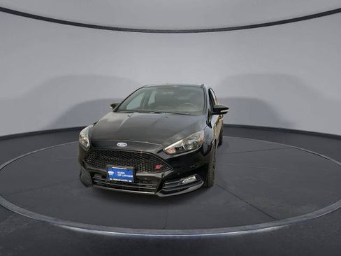 Certified 2018 Ford Focus ST w/ Equipment Group 402A FWD image 3