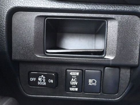 Used 2019 Toyota Tacoma TRD Sport AWD/4WD image 25