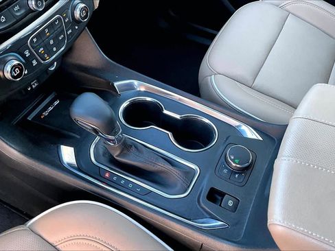 Used 2023 Chevrolet Traverse Premier image 18