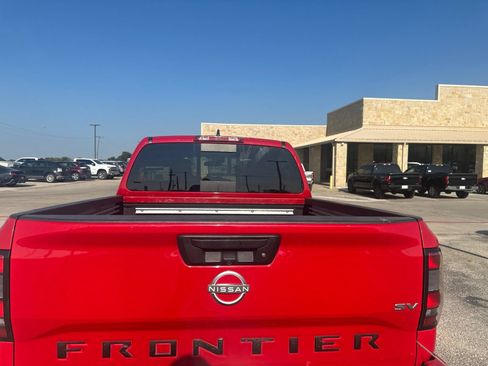 Used 2023 Nissan Frontier SV w/ SV Convenience Package RWD image 4