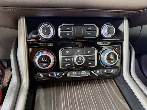 Used 2024 GMC Yukon Denali AWD/4WD image 16