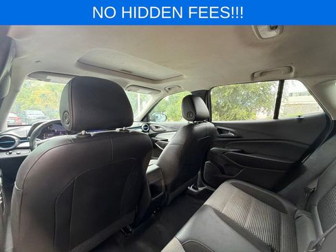 Used 2025 Chevrolet Trax LT w/ Sunroof Package FWD image 37
