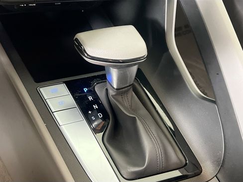 Used 2024 Hyundai Elantra SEL image 17