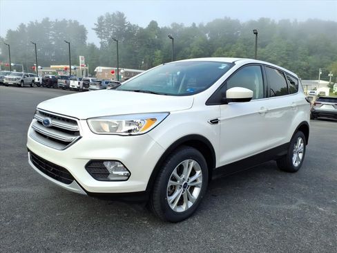 Used 2017 Ford Escape SE AWD/4WD image 1