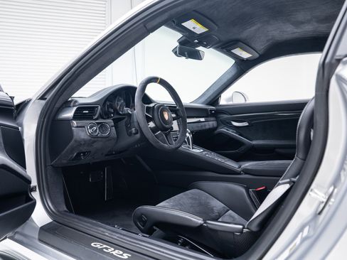 Used 2019 Porsche 911 GT3 RS image 2