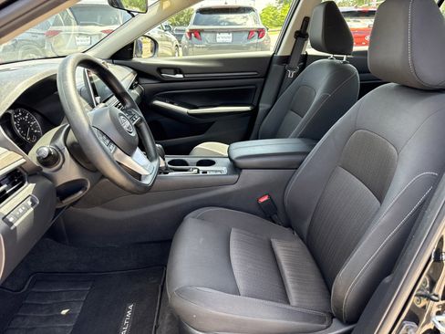 Used 2025 Nissan Altima 2.5 SV AWD/4WD image 11
