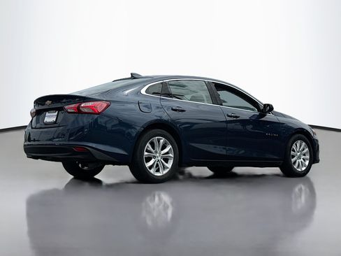 Used 2021 Chevrolet Malibu LT FWD image 2