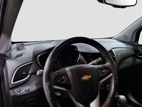 Used 2018 Chevrolet Trax LT w/ LT Convenience Package AWD/4WD image 10