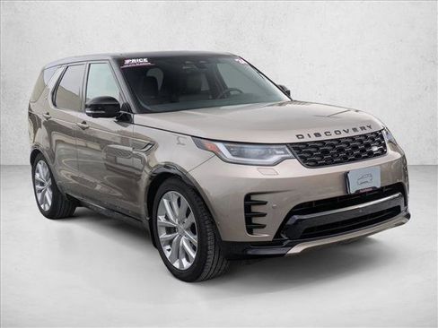Used 2024 Land Rover Discovery Dynamic SE image 3