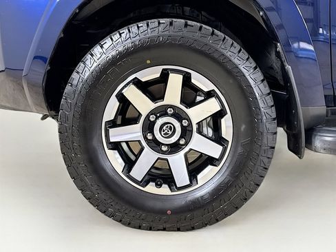 Used 2024 Toyota 4Runner SR5 Premium w/ Moonroof Package AWD/4WD image 26