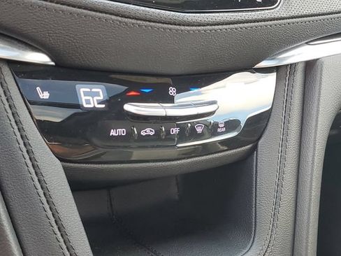 Certified 2022 Cadillac XT5 Premium Luxury w/ LPO, Floor Liner Package AWD/4WD image 23