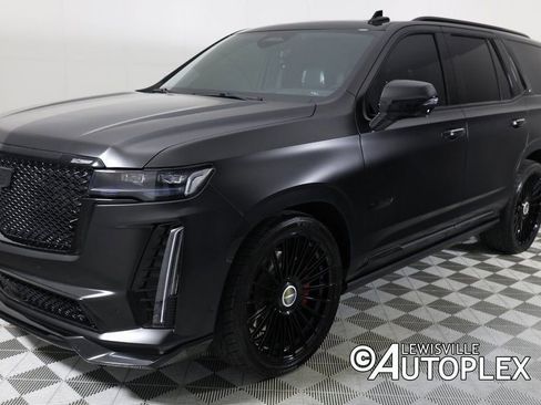 Used 2024 Cadillac Escalade V w/ LPO, ONYX Package image 9