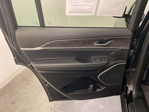 Used 2022 Jeep Grand Cherokee L Limited image 26