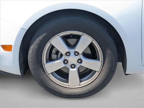 Used 2016 Chevrolet Cruze LT w/ Technology Package FWD image 18