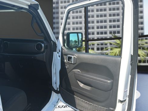 Used 2022 Jeep Wrangler Unlimited Sport w/ Sun And Sound Package AWD/4WD image 19