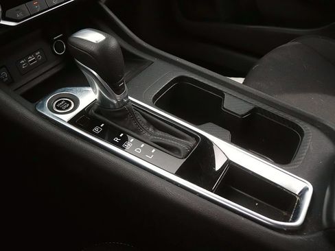 Used 2025 Nissan Sentra SV FWD image 18