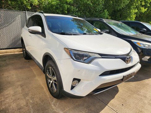 Used 2018 Toyota RAV4 XLE FWD image 3