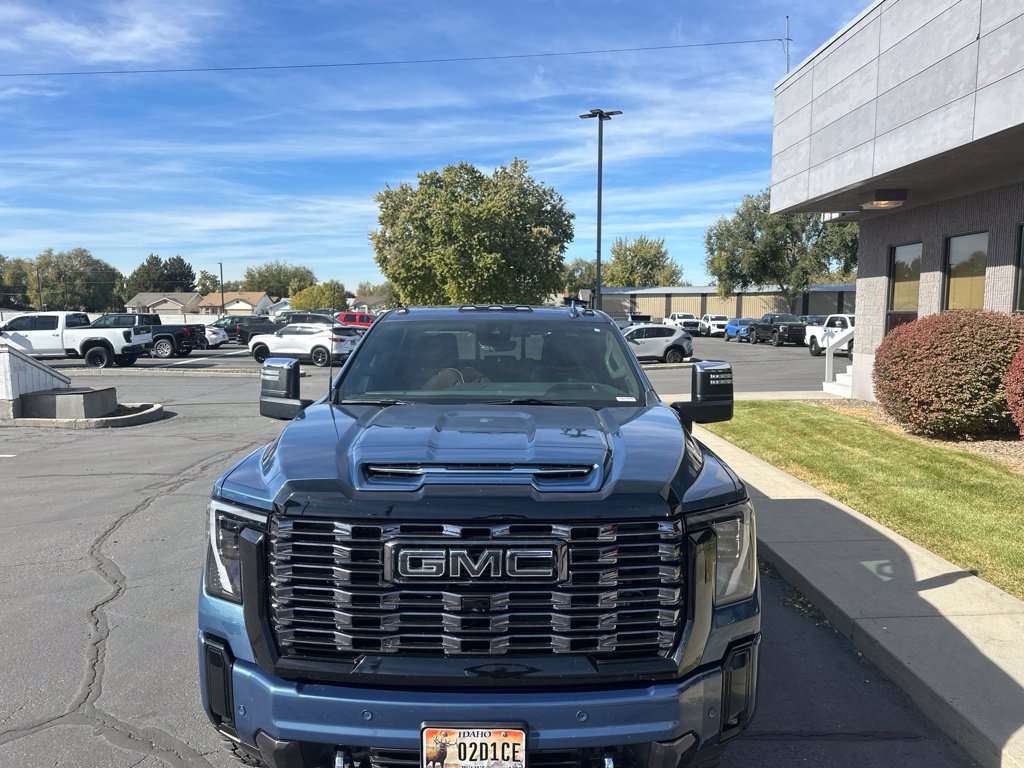 Used 2025 GMC Sierra 2500 Denali Ultimate AWD/4WD image 4