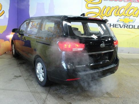 Used 2018 Kia Sedona L image 6