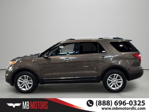 Used 2015 Ford Explorer XLT AWD/4WD image 2