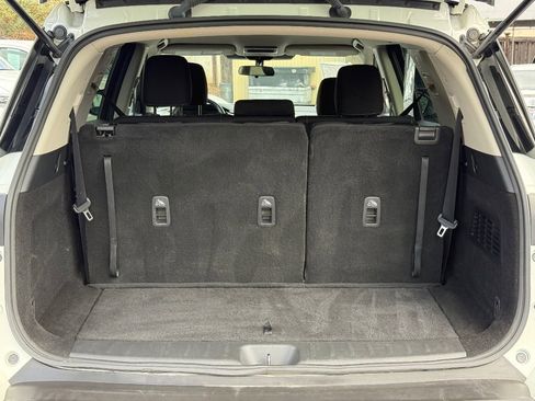 Used 2023 Nissan Pathfinder SV image 13