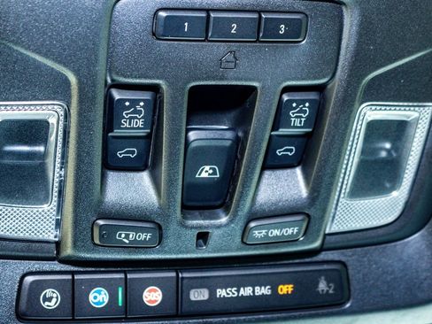 Used 2022 Chevrolet Silverado 1500 ZR2 w/ Technology Package image 18